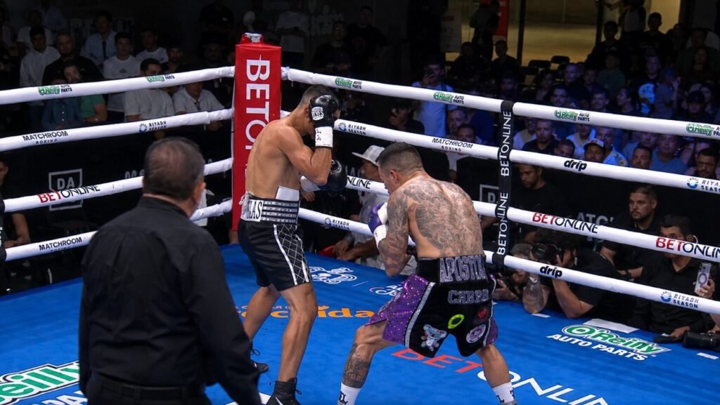 Mauricio Lara Stops Carlos Ornelas After Trading Knockdowns Image: Mauricio Lara Stops Carlos Ornelas After Trading Knockdowns