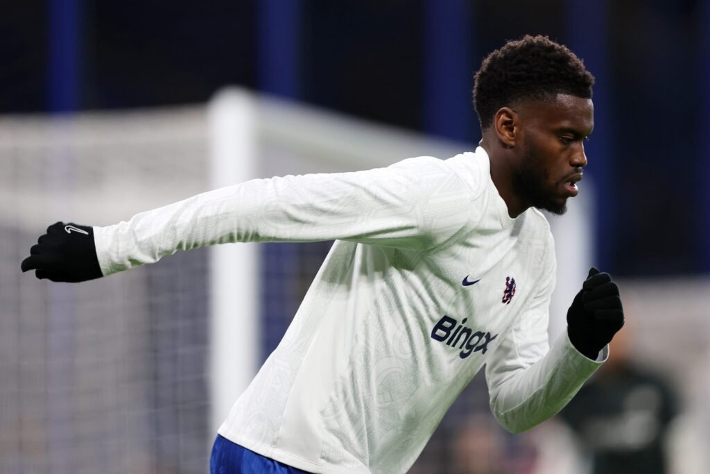 Medical booked for “this week” as Chelsea agree deal for defender Benoit Badiashile of Chelsea warms up