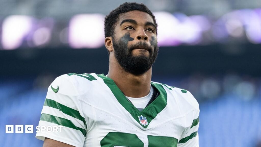NFL: New York Jets’ Qwan’tez Stigger taken to hospital after collapsing in practice Qwan'tez Stiggers of the New York Jets looks on as he walks off the field following an NFL football game against the Baltimore Ravens