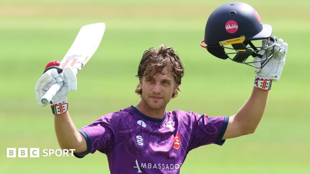 One Day Cup: Benkenstein’s superb 140 for Essex downs Glamorgan Lucy Bronze wearing England shirt