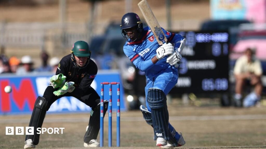 One-Day Cup: Middlesex advance as teams head to tense group stage finale Daniel Bell-Drummond hits a shot for Kent against Leicestershire in the One-Day Cup while wearing a predominantly blue kit in front of a blue wicket with a wicketkeeper in green behind him