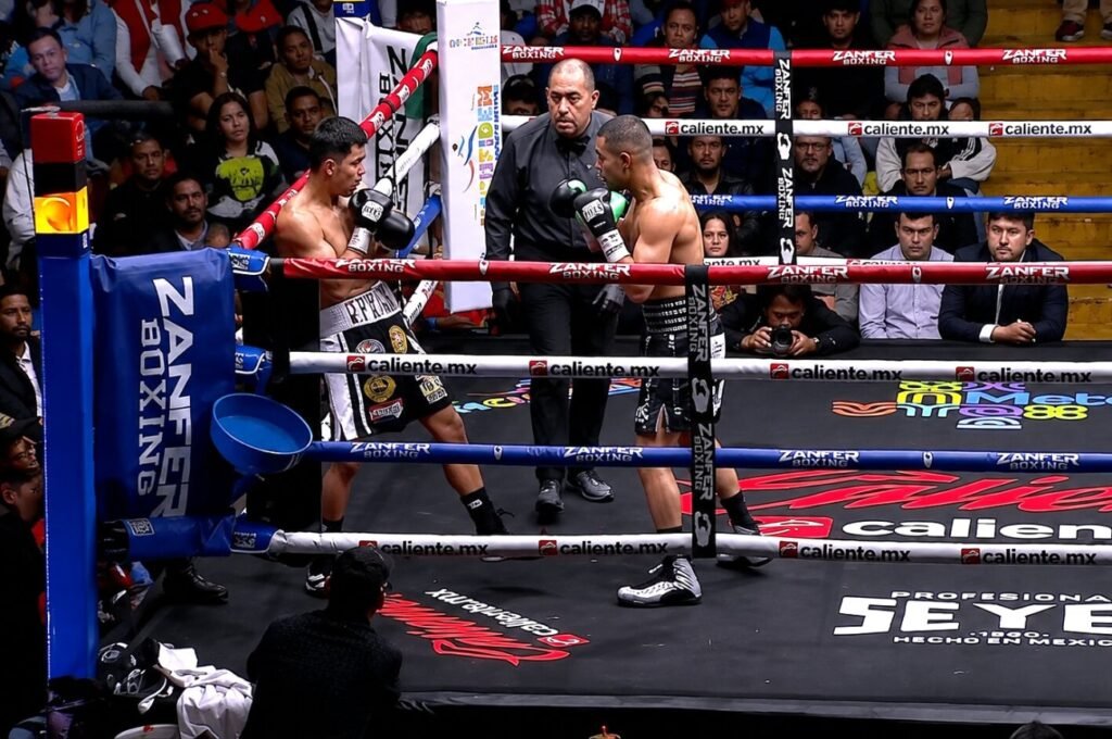 Image: Sebastian Hernandez Reyes Blasts Out Jose Lopez in Two