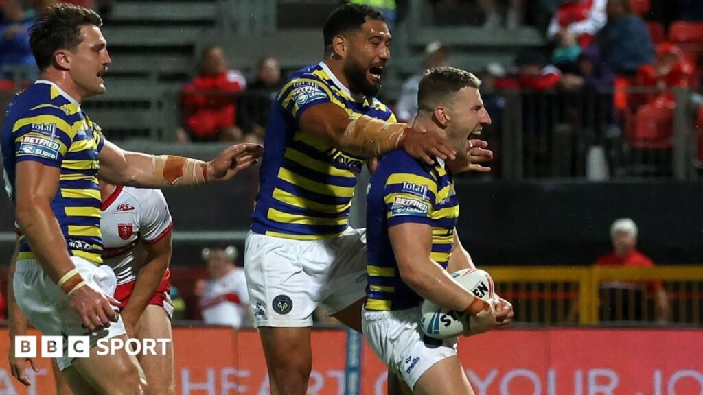 Super League: Hull KR 28-34 Warrington Wolves George Williams (right) celebrates scoring for Warrington against Hull KR