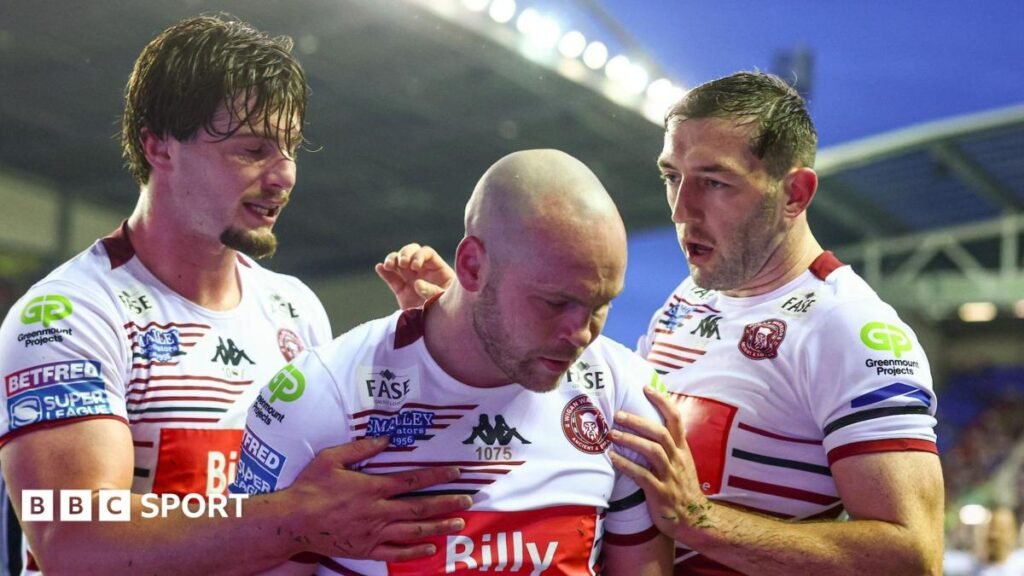 Super League: Wigan Warriors 46-0 Hull KR – Hosts go top on night of tributes for Sir Billy Boston Super League: Wigan Warriors 46-0 Hull KR - Hosts go top on night of tributes for Sir Billy Boston