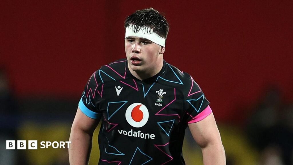 Tom Howe: The teenage hooker tipped for Wales before his Cardiff debut Tom Howe in Wales' black away kit against Ireland in the U20 Six Nations