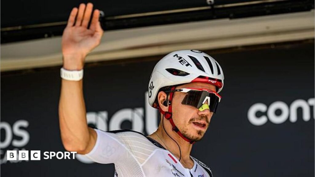 Volta a Portugal: Rui Oliveira dedicates stage 10 win to family of the late Finlay Tarling Rui Oliveira waves to fans before a stage during the 2026 Volta a Portugal