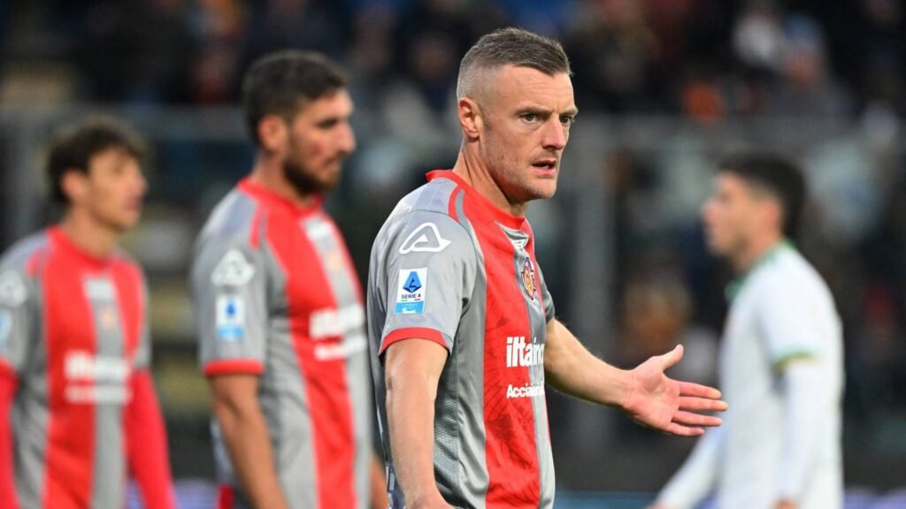 West Ham now eyeing move to sign “legend” Jamie Vardy on free transfer West Ham now eyeing move to sign "legend" Jamie Vardy on free transfer