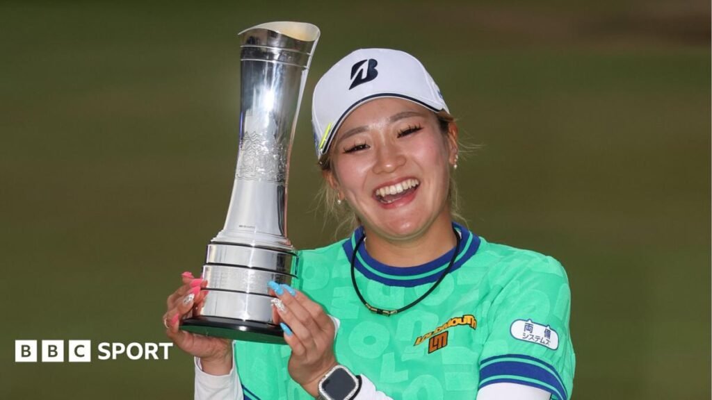 Women’s Open 2026: Shiho Kuwaki Kuwaki defeats Esther Henseleit in play-off to triumph Shiho Kuwaki of Japan celebrates victory