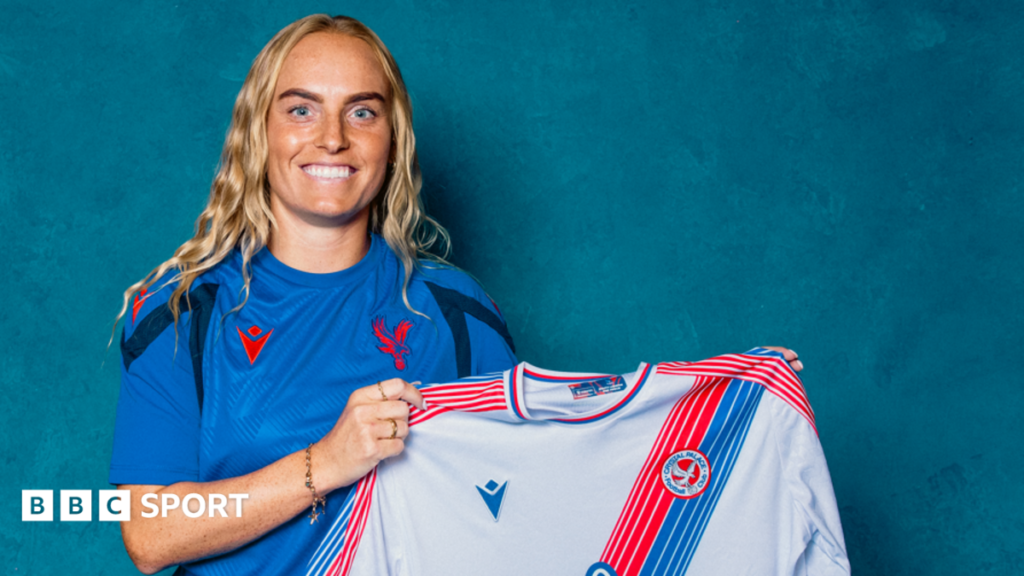 Molly Bartrip signing for Crystal Palace