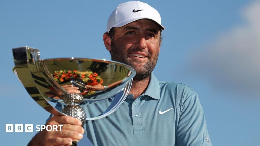 Scottie Scheffler with the Fedex Cup