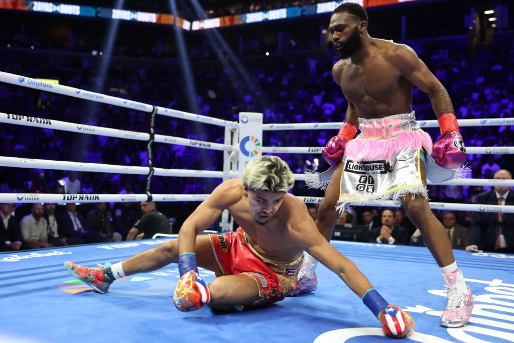 Abass Baraou BEATS Hometown Hero Santillan, Takes WBO Title