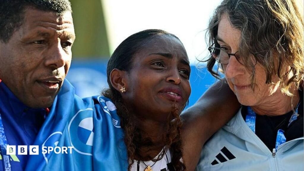 Berlin Marathon: Tigst Assefa wins but injury halts world record time Ethiopia's Tigst Assefa (C) is helped off the track after crossing the finish line to win the women's race of 52nd Berlin Marathon in Berlin, Germany on September 27, 2026.