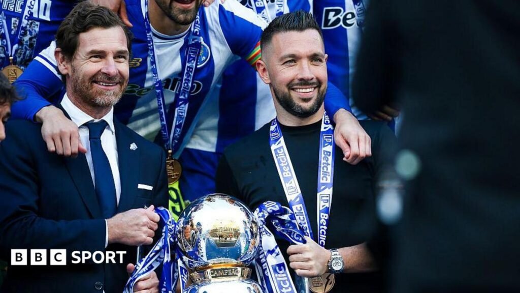 Francesco Farioli holding the Portuguese title with Porto president Andre Villas-Boas