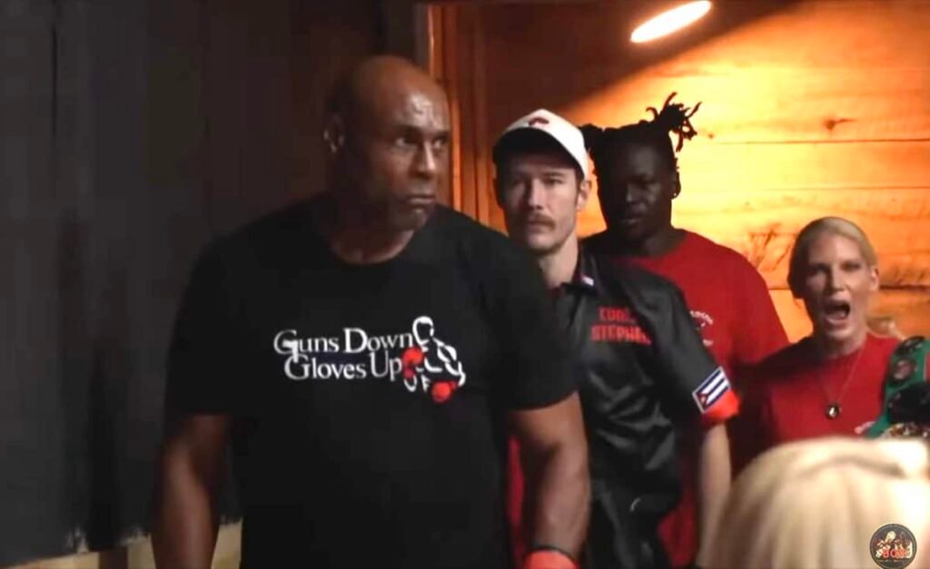 Heavyweight Veterans Oliver McCall And Ike Ibeabuchi Lined Up To Fight In November Heavyweight Veterans Oliver McCall And Ike Ibeabuchi Lined Up To Fight In November