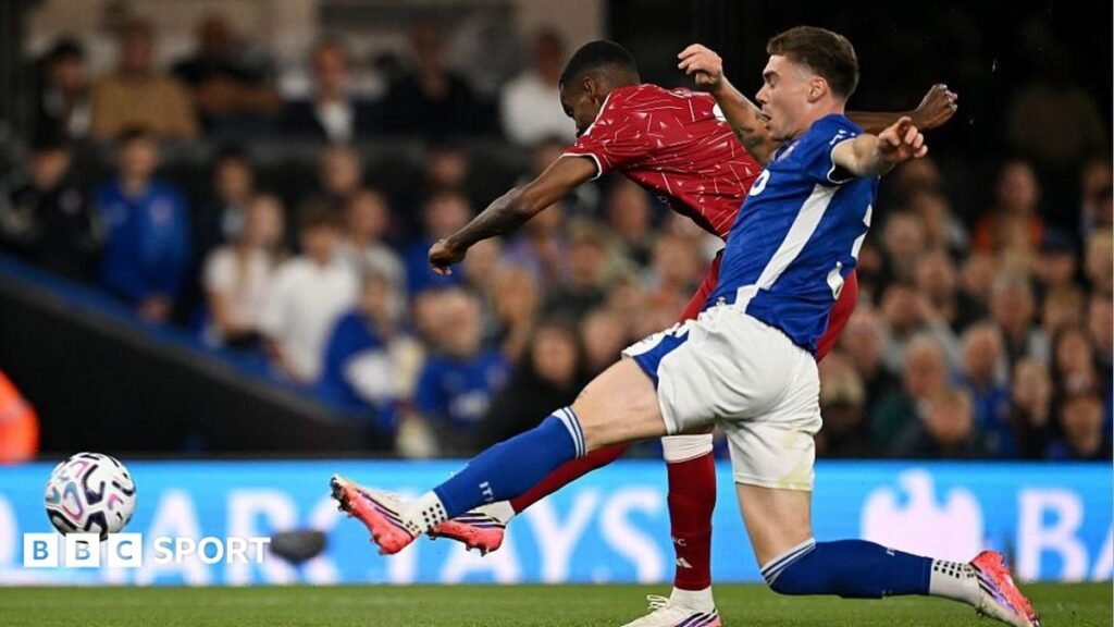 Liverpool got their first Premier League win of the season against Ipswich Town at Portman Road on Friday night.