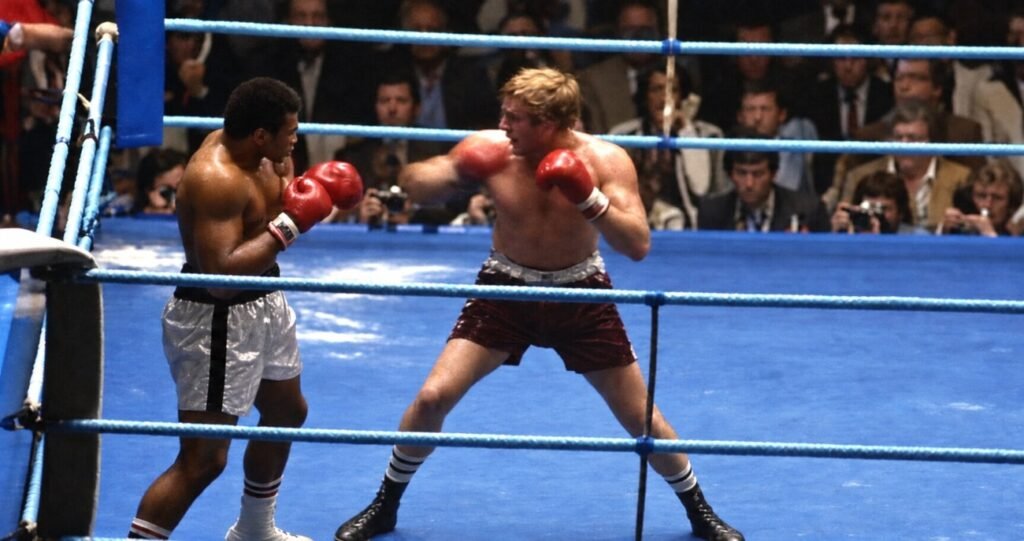 Muhammad Ali, Richard Dunn, And The AccuPunch Image: Muhammad Ali, Richard Dunn, And The AccuPunch