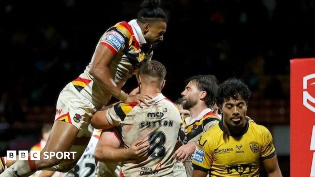 Super League: Bradford Bulls 32-22 Castleford Tigers – bottom side end losing run Bradford players, in white strip, surround try-scorer Ebon Scurr as Castleford Tigers' Phoenix Laulu-Togagae walks away dejectedly.