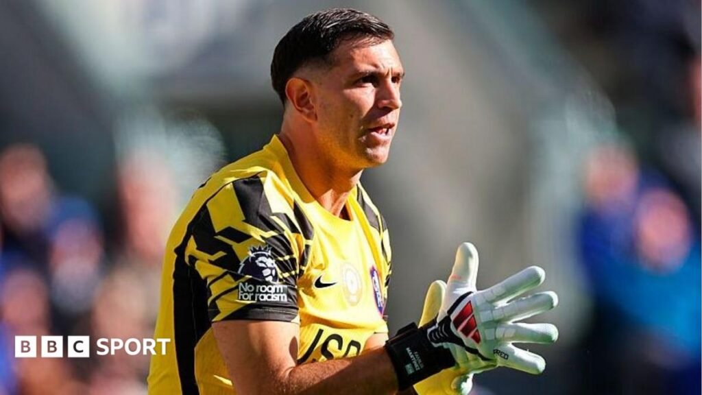 Emi Martinez injury mars first Chelsea clean sheet in nine months Emiliano Martinez clapping his hands together