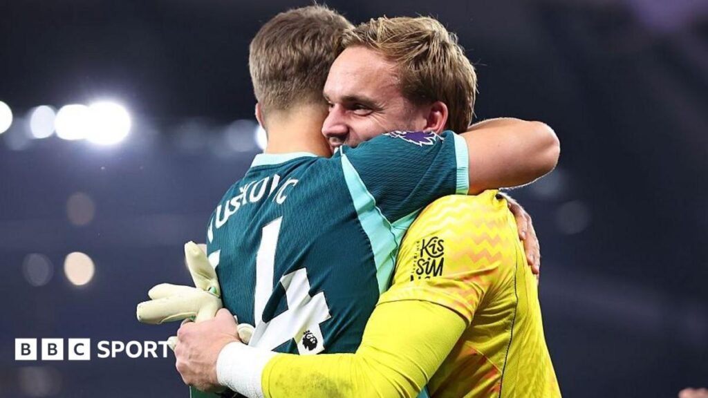 Man City 0-1 Brighton: Bart Verbruggen spreads ‘belief’ as Seagulls impress Brighton's Bart Verbruggen celebrates his side's 1-0 win against Manchester City