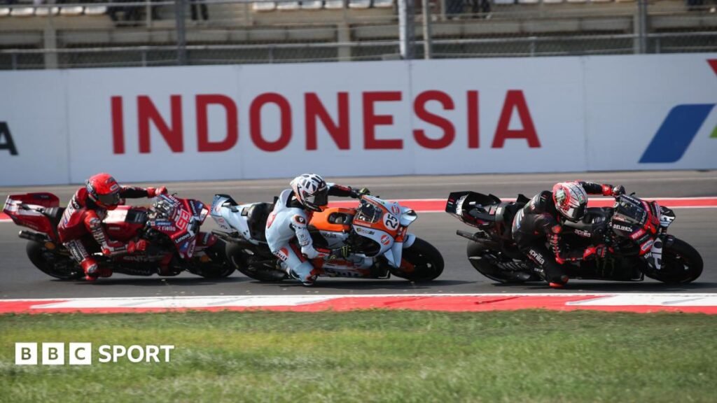 MotoGP: Marco Bezzecchi wins Indonesian Grand Prix as Jorge Martin retakes championship lead Three riders, including Marco Bezzecchi, take a corner at the Indonesian Grand Prix
