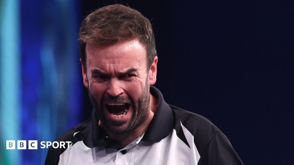Ross Smith holds on to beat Martin Schindler in European Championship final Ross Smith
