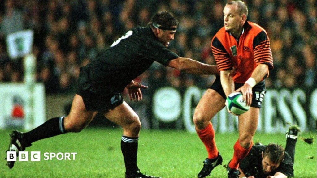 Gregor Townsend (right) in action for Scotland in a 30-18 World Cup quarter-final defeat by New Zealand
